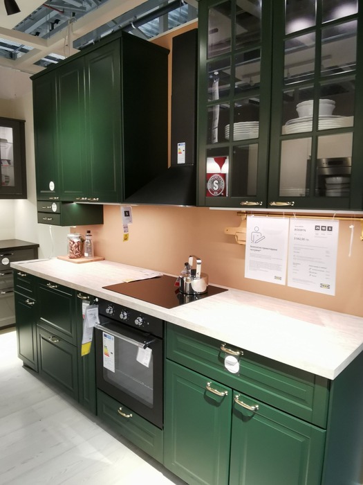 10 homes painted in Benjamin Moore Essex Green HC188